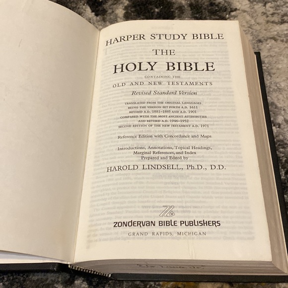 RSV Harper Study Bible Hardback Preowned - Picture 6 of 10